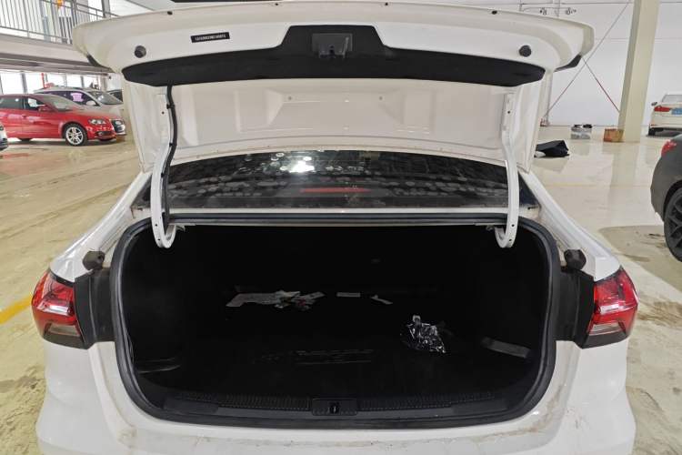 Used Roewe i5 2021 1.5L CVT Platinum Edition
