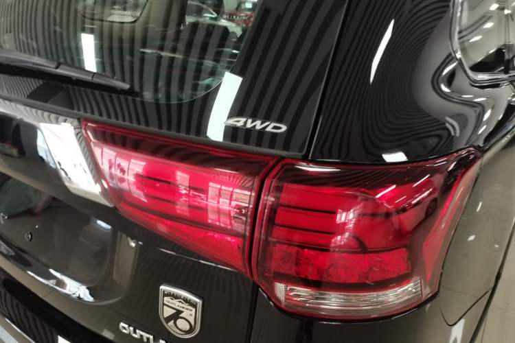 Used Mitsubishi Outlander 2019 2.4L 4x4 Zhi Xiang Edition 5 Seats China VI Standard
