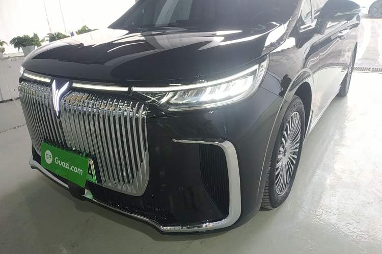 Used VOYAH Dream 2025 PHEV Four-Wheel Drive Prestige Kunpeng Edition
