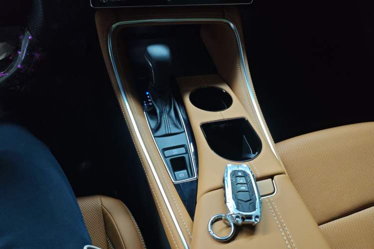 Used Toyota Avalon 2024 Dual-Motor 2.0L Luxury Edition
