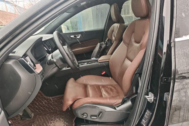 Used Volvo XC60 2022 B5 4x4 Smart Luxury Edition
