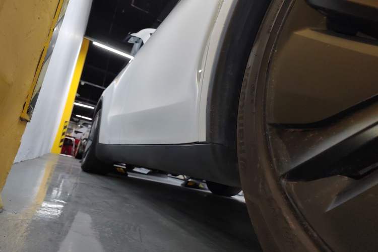 Used Tesla Model Y 2025 Long-Range All-Wheel-Drive Version
