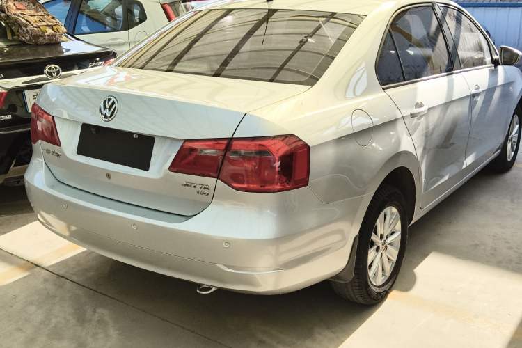 Used Volkswagen Jetta 2015 Value Edition 1.6L Manual Fashionable Style
