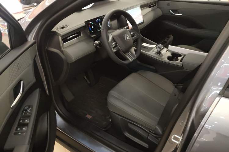 Used BYD Qin PLUS 2025 DM-i Smart Drive 55KM Leading Model
