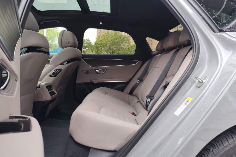 Used BYD Han 2025 EV with 701 km of Laser Radar-Enabled Intelligent Driving