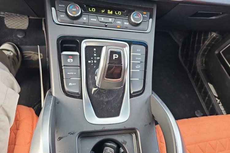 Used Geely Auto Emgrand X7 Sport 2022 1.8TD DCT Zhiya Trim
