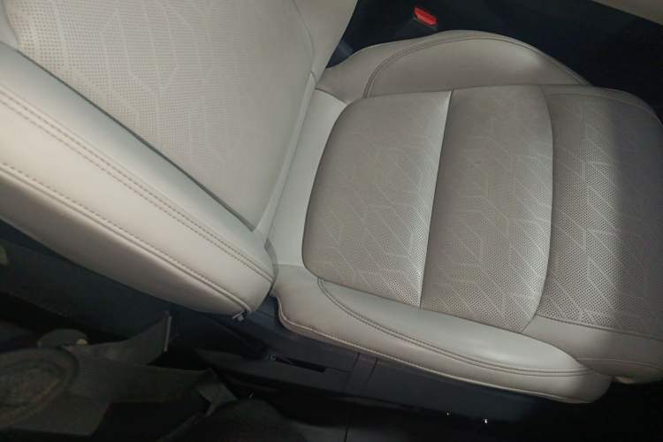 Used Lynk & Co 08 EM-P 2023 220km All-Wheel-Drive Performance Halo
