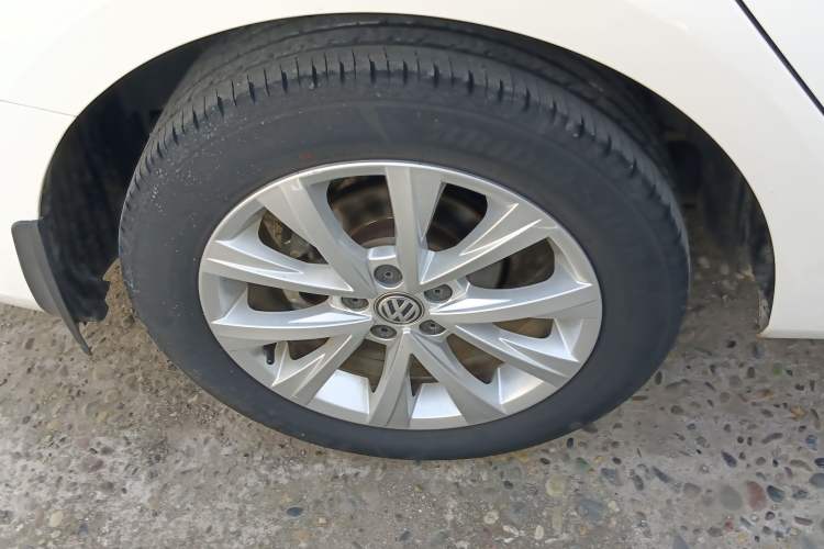 Used Volkswagen Lavida 2017 1.6L Automatic Comfort Edition
