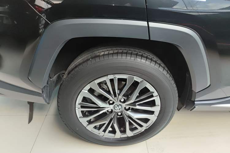 Used Toyota Wildlander 2023 2.0L CVT Two-Wheel Drive Luxury PLUS Edition
