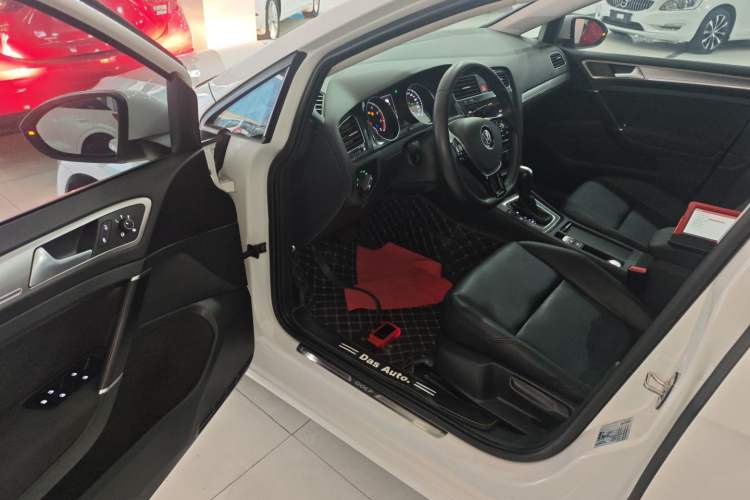 Used Volkswagen Golf 2020 200TSI DSG Comfortable and Ambitious Edition
