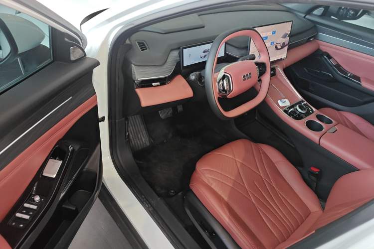 Used  L6 2025 EM-i 140km Explorer+ Edition
