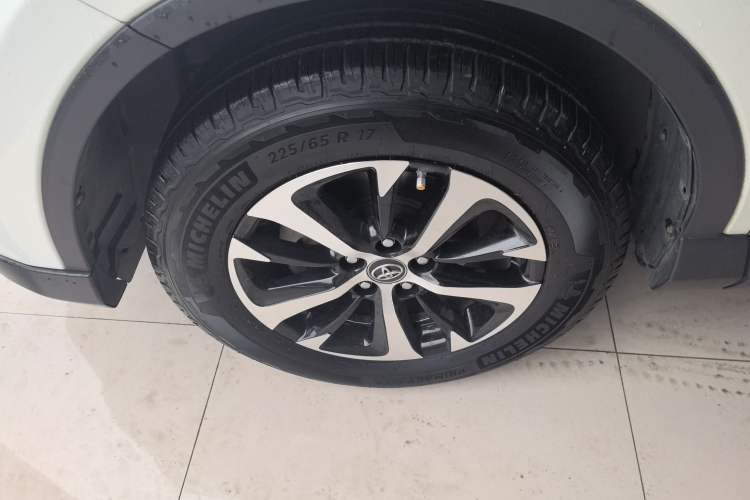 Used Toyota RAV4 2016 2.0L CVT Two-Wheel Drive Fashion Edition China V Standard
