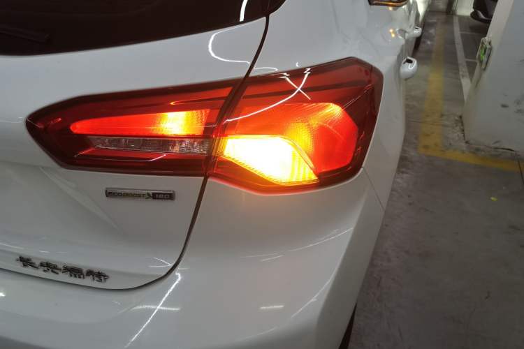 Used Ford Focus 2021 Hatchback EcoBoost 180 Automatic Titanium Edition
