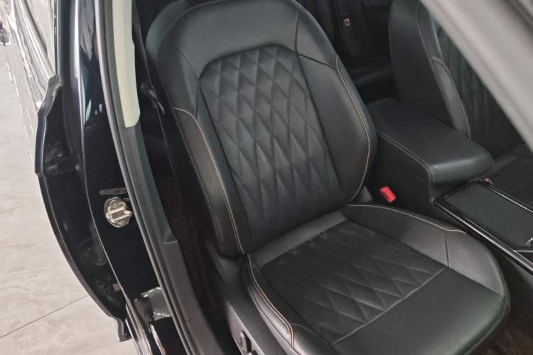 Used Volkswagen Passat 2019 330TSI Luxury Edition China VI Standard
