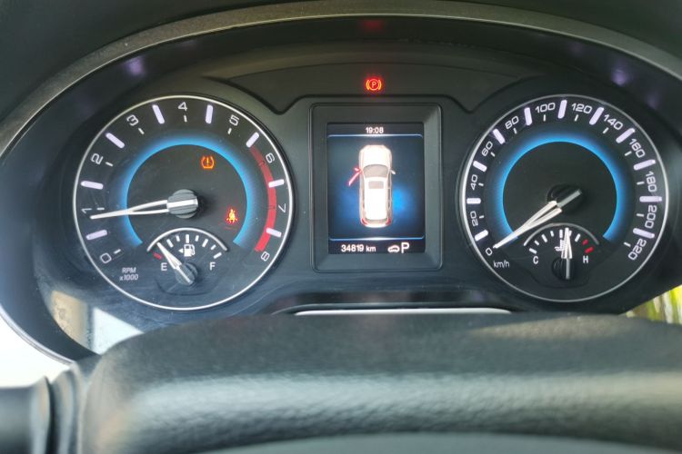 Used Haval H2 2018 1.5T Dual-Clutch Two-Wheel Drive Fashion Model China VI Standard
