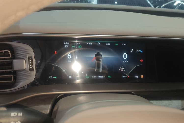 Used Denza D9 2022 DM-i 1040 Prestige Model
