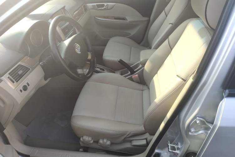 Used Buick Excelle 2015 1.5L Automatic Classic Model
