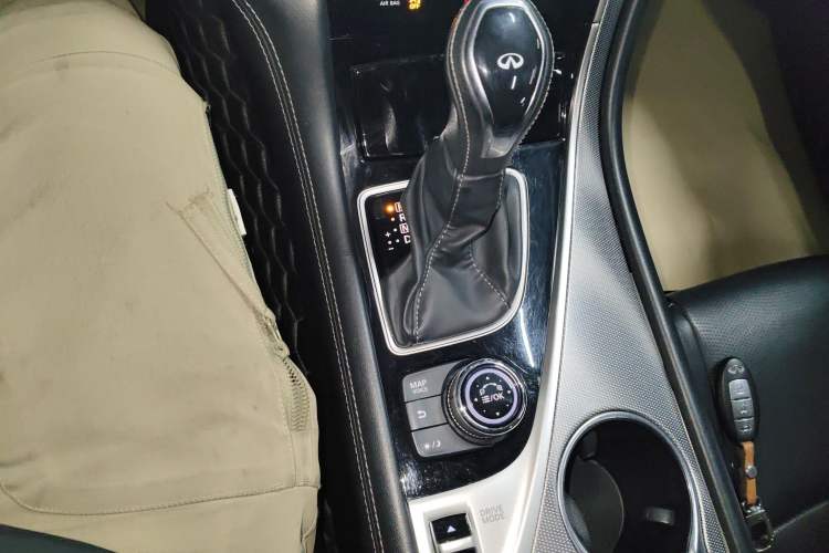 Used Infiniti Q50L 2018 2.0T Enjoyment Version China VI Standard