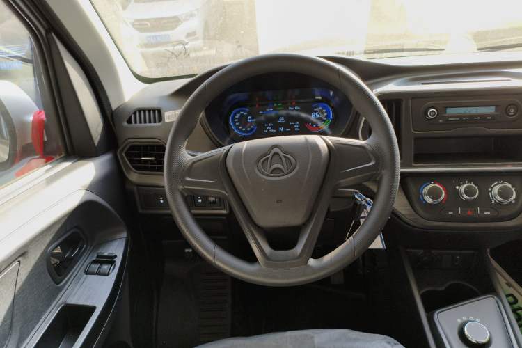 Used Chana Ruixing EM80 2025 Passenger Version Comfort Model 6 Seats 260 km Twin-Door Design 60 kW
