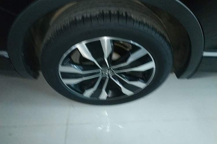 Used Volkswagen Tiguan L 2023 330TSI Automatic Two-Wheel Drive R-Line Enjoyment Edition
