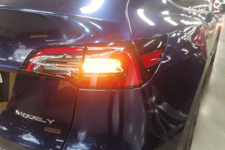 Used Tesla Model Y 2023 Rear-Wheel-Drive Version
