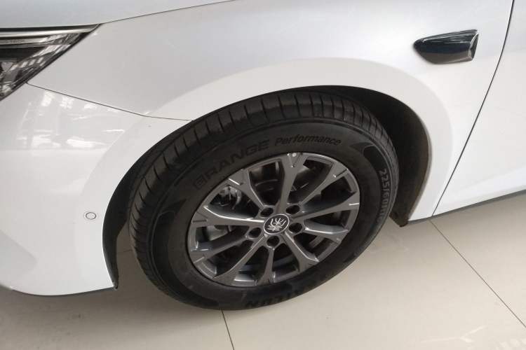 Used BYD Qin L 2025 DM-i Smart Drive 80KM Leading Model
