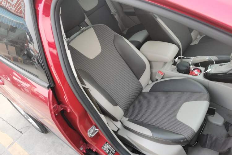 Used Ford Focus 2012 Sedan 1.6L Automatic Fashion Edition