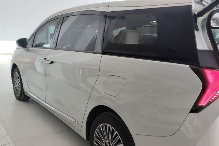 Used Buick GL8 New Energy 2024 Lu Zun Luxury Edition 7-Seater
