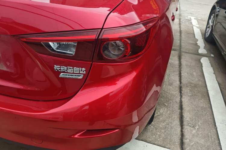 Used Mazda Mazda 3 Axela 2017 Sedan 1.5L Automatic Luxury Model China VI Standard
