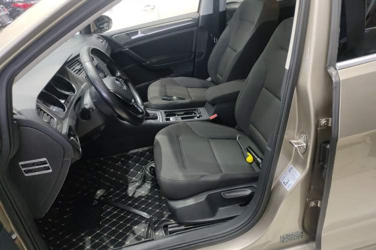 Used Volkswagen Golf 2016 230TSI Automatic Comfort Version
