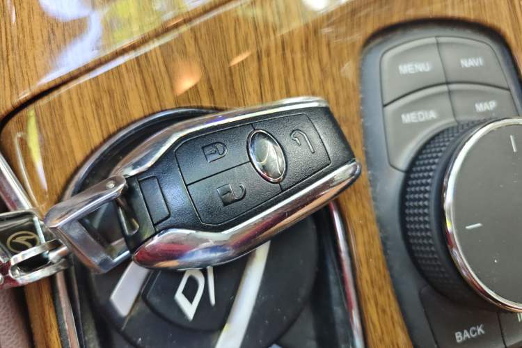 Used Soueast DX7 2015 1.5T Automatic Luxury Model
