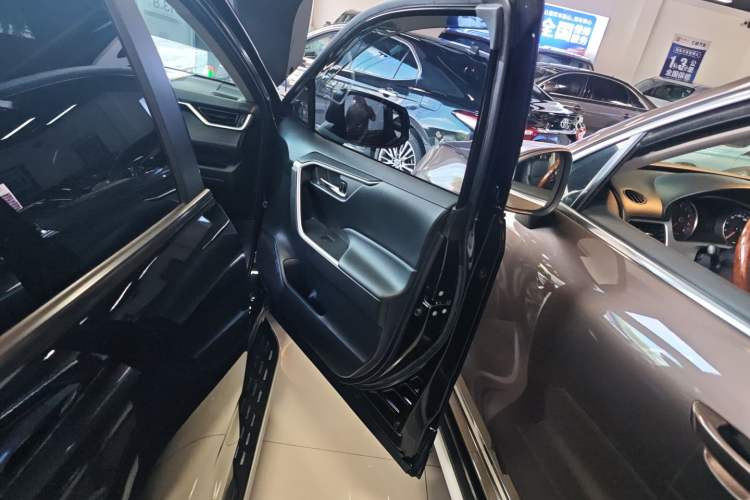 Used Toyota Wildlander 2020 Dual-Engine 2.5L E-CVT Two-Wheel Drive Luxury Edition
