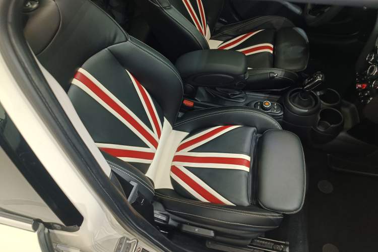 Used  MINI 2018 1.5T COOPER Classic Edition Five-Door Version
