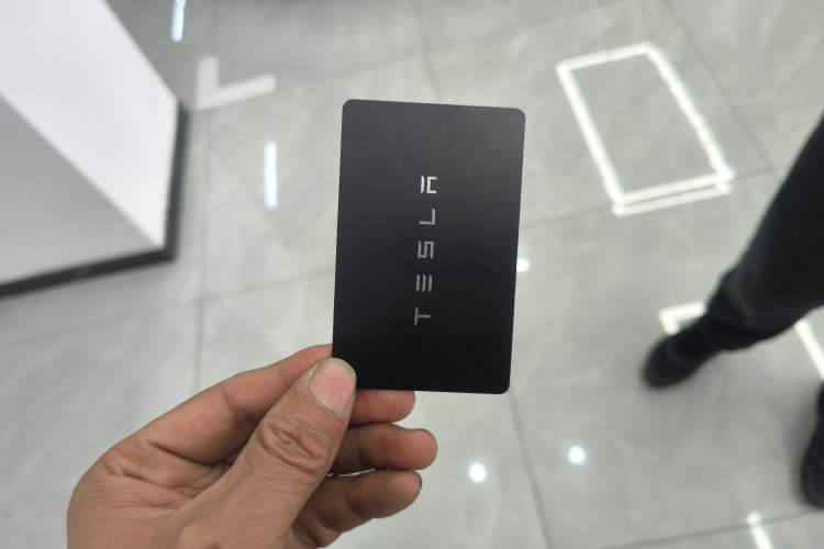 Used Tesla Model Y L 2025 Long-Range All-Wheel-Drive Version
