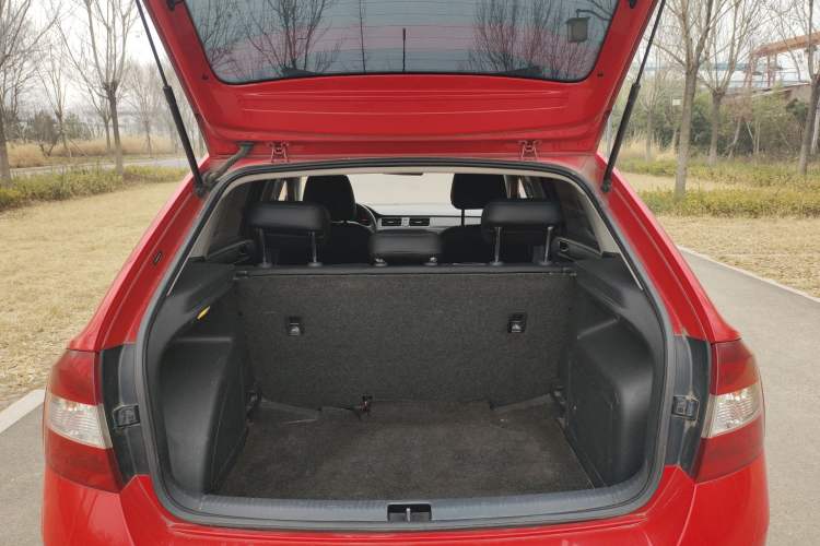 Used Skoda Rapid Spaceback 2014 1.6L Manual Enjoyment Edition
