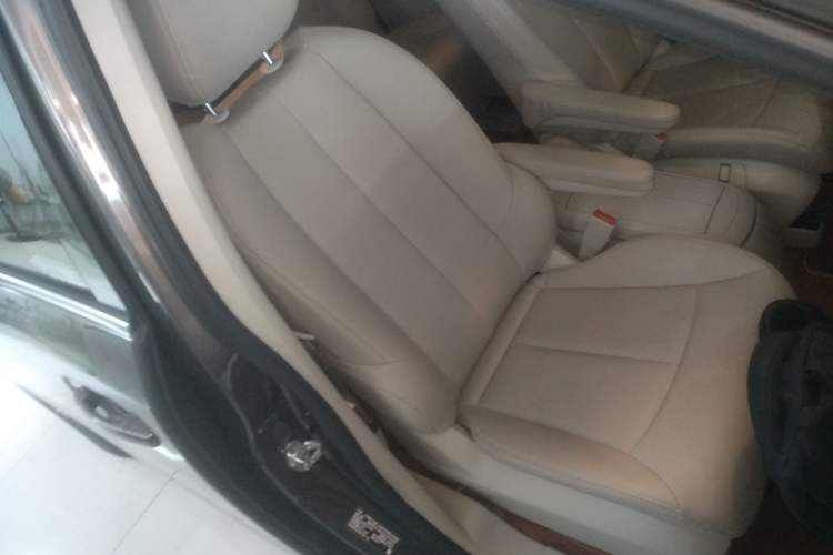 Used Buick GL8 2023 Land Executive Class Comfort Model
