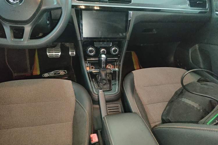 Used Volkswagen C-TREK 2017 230TSI DSG Comfort Version
