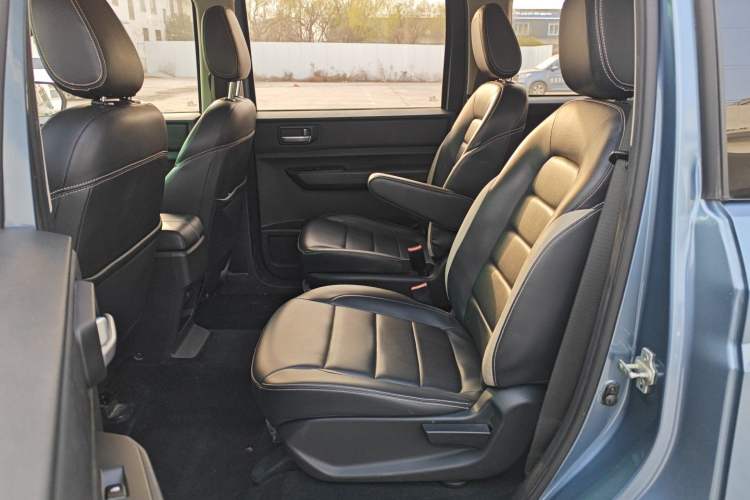 Used Wuling Hongguang PLUS 2020 1.5L Manual Comfort 7-Seater
