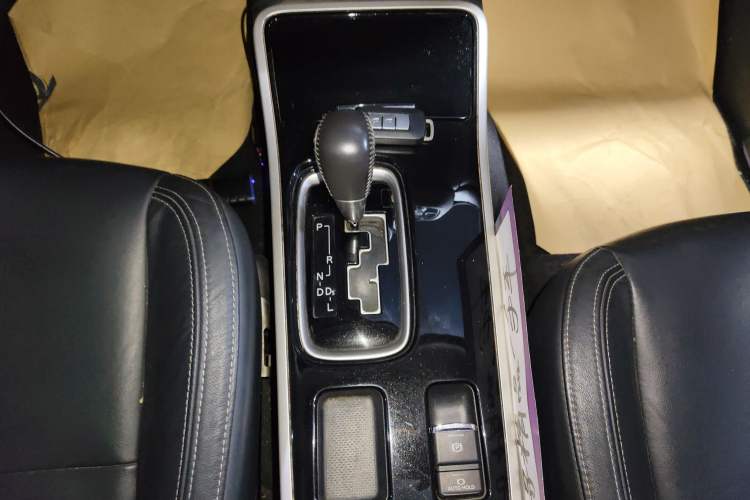 Used Mitsubishi Outlander 2019 2.0L Two-Wheel Drive Comfort Edition 5 Seats China VI Standard
