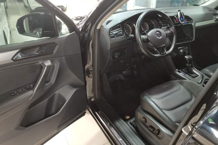 Used Volkswagen Tiguan L 2021 330TSI Automatic Two-Wheel Drive Smart Edition