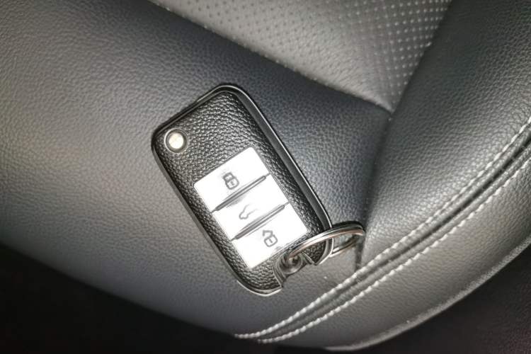 Used Roewe RX5 2016 30T Two-Wheel Drive Automatic Internet Smart Edition