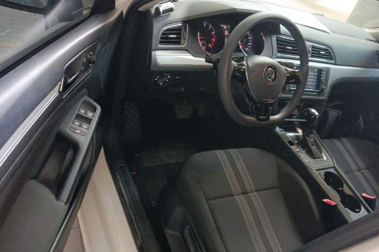 Used Volkswagen Lamando 2015 230TSI DSG Fashion Edition
