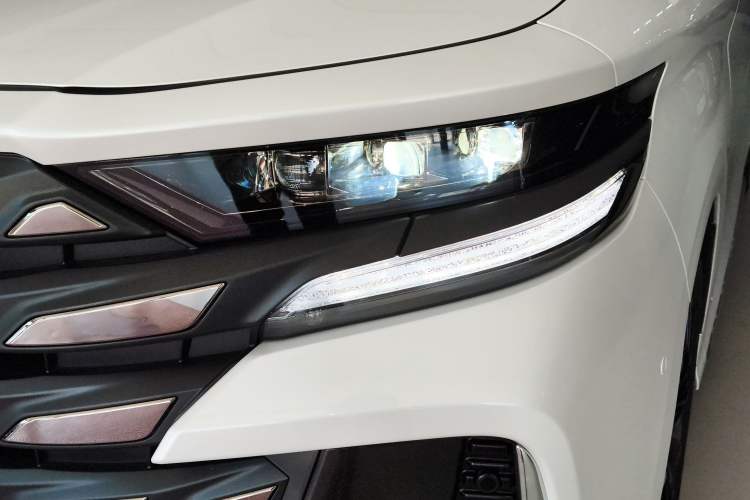 Used Toyota Vellfire 2024 Crown Dual-Engine 2.5L Ultimate Edition
