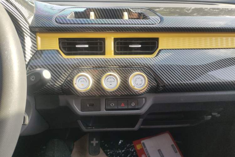 Used Chery QQ Ice Cream 2022 170km Sundae Phosphate Lithium-Ion
