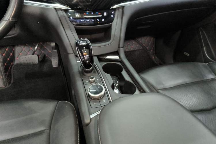 Used Cadillac XT6 2022 2.0T Six-Seater Four-Wheel Drive Luxury Version
