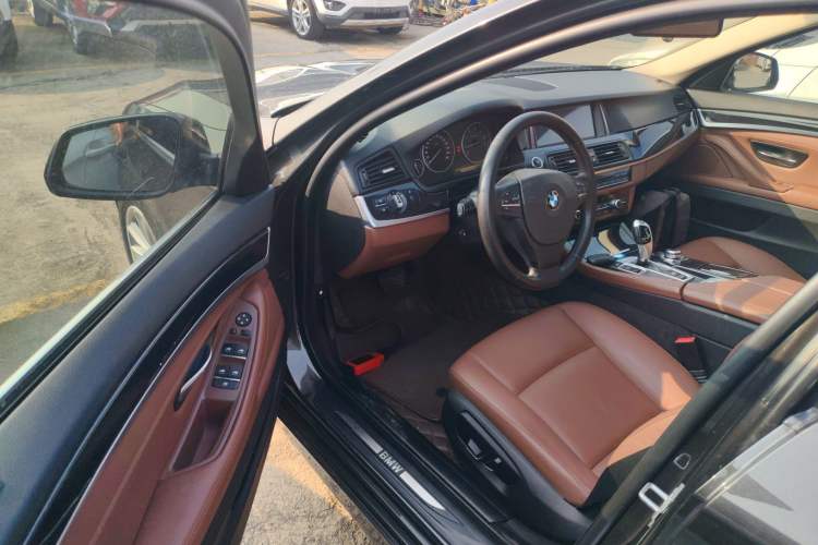 Used BMW 5 Series 2014 520Li Elegant Model
