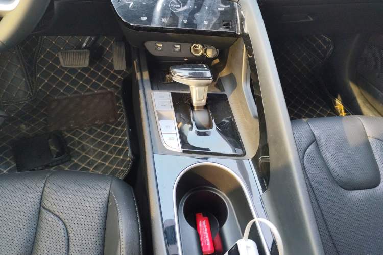 Used Hyundai Elantra 2022 1.5L CVT LUX Prestige Edition
