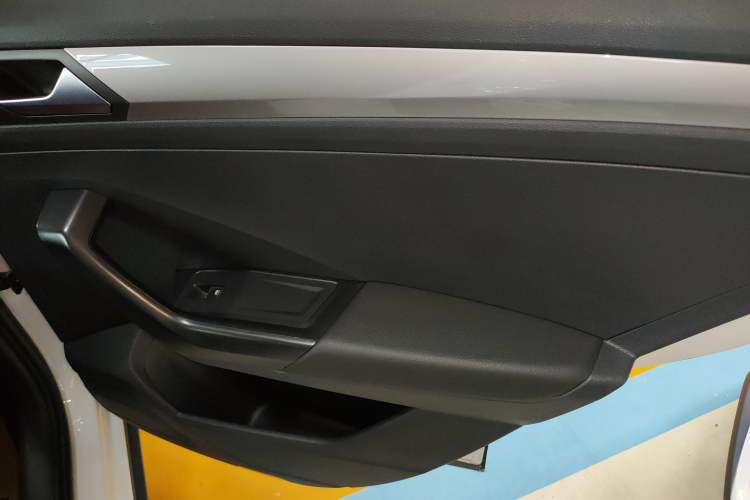 Used Volkswagen T-ROC 2022 280TSI DSG Two-Wheel Drive Elite PLUS
