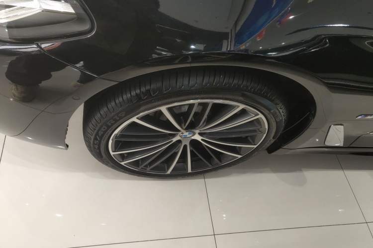 Used BMW 5 Series 2022 Second Facelift 530Li Leading Edition M Sport Package
