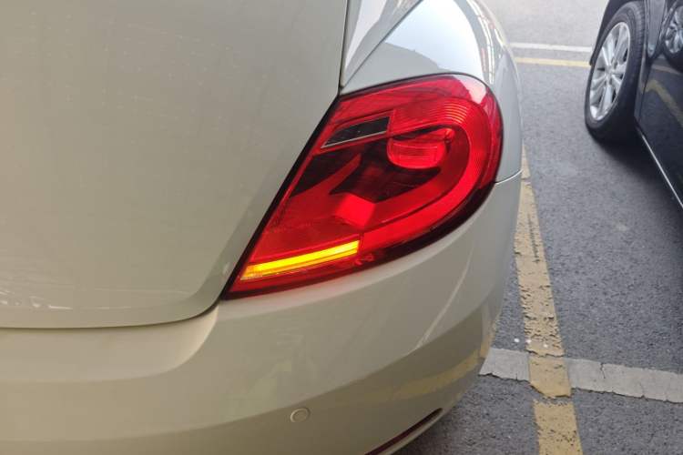 Used Volkswagen Beetle 2015 180TSI model
